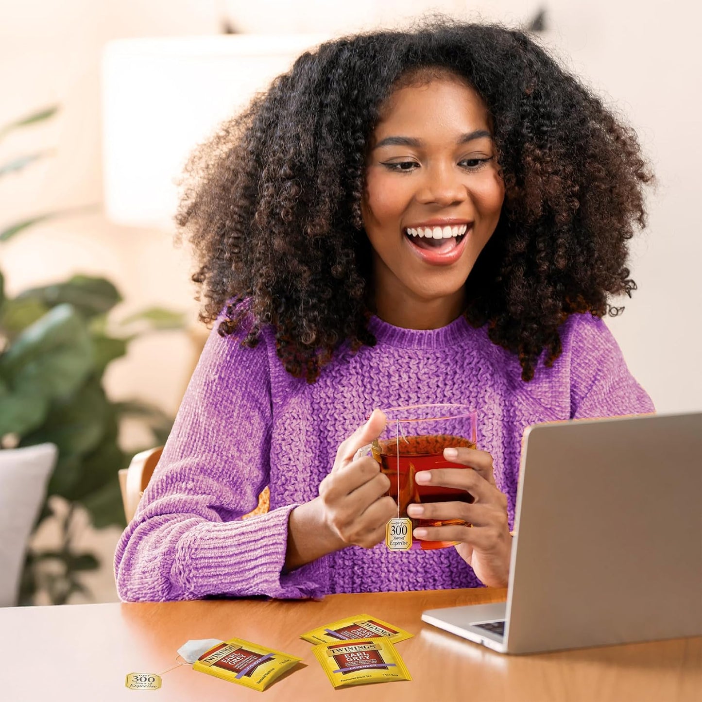 Twinings Wild Berries Herbal Tea Individually Wrapped Bags, 20 Count (Pack of 1), Full-Flavoured, Naturally Caffeine-Free, Enjoy Hot or Iced, 20 Teabags